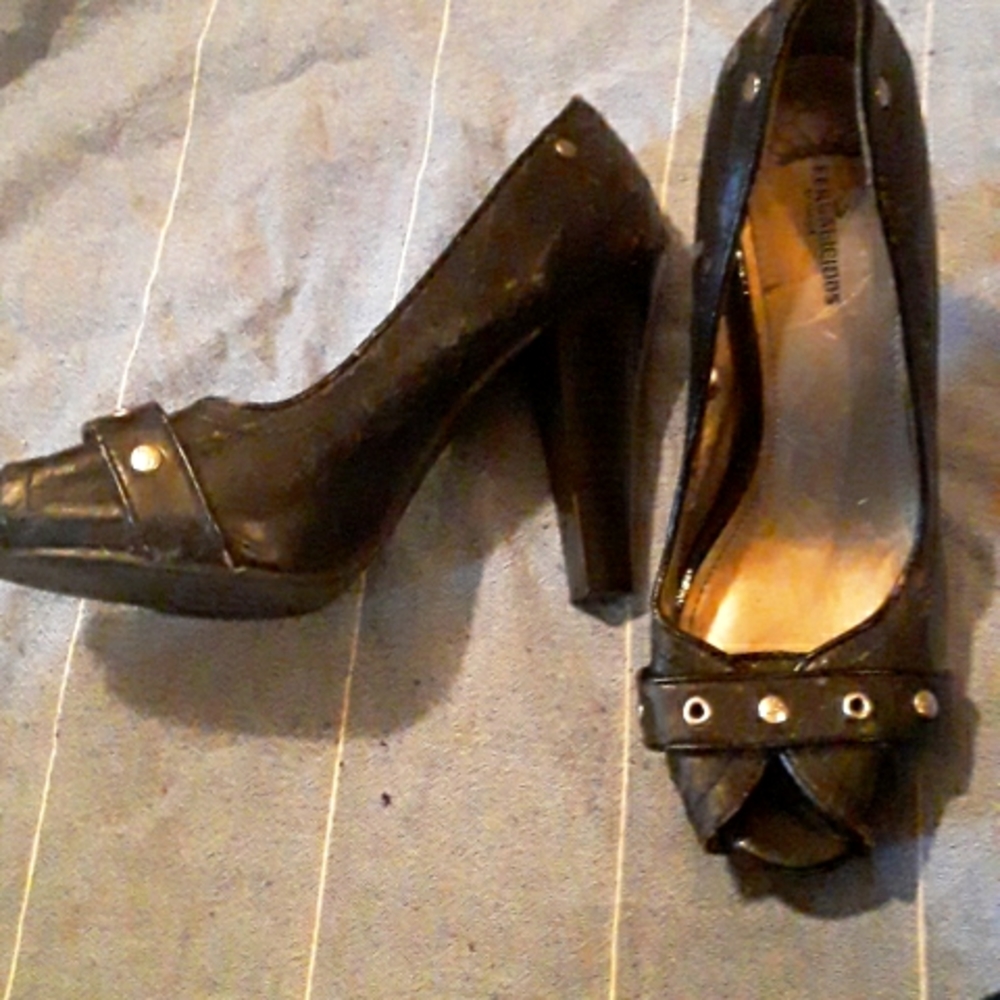 Black heels open toe classy buckle